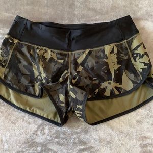 LULULEMON Run Speed Up Shorts 2.5”  Sz 6